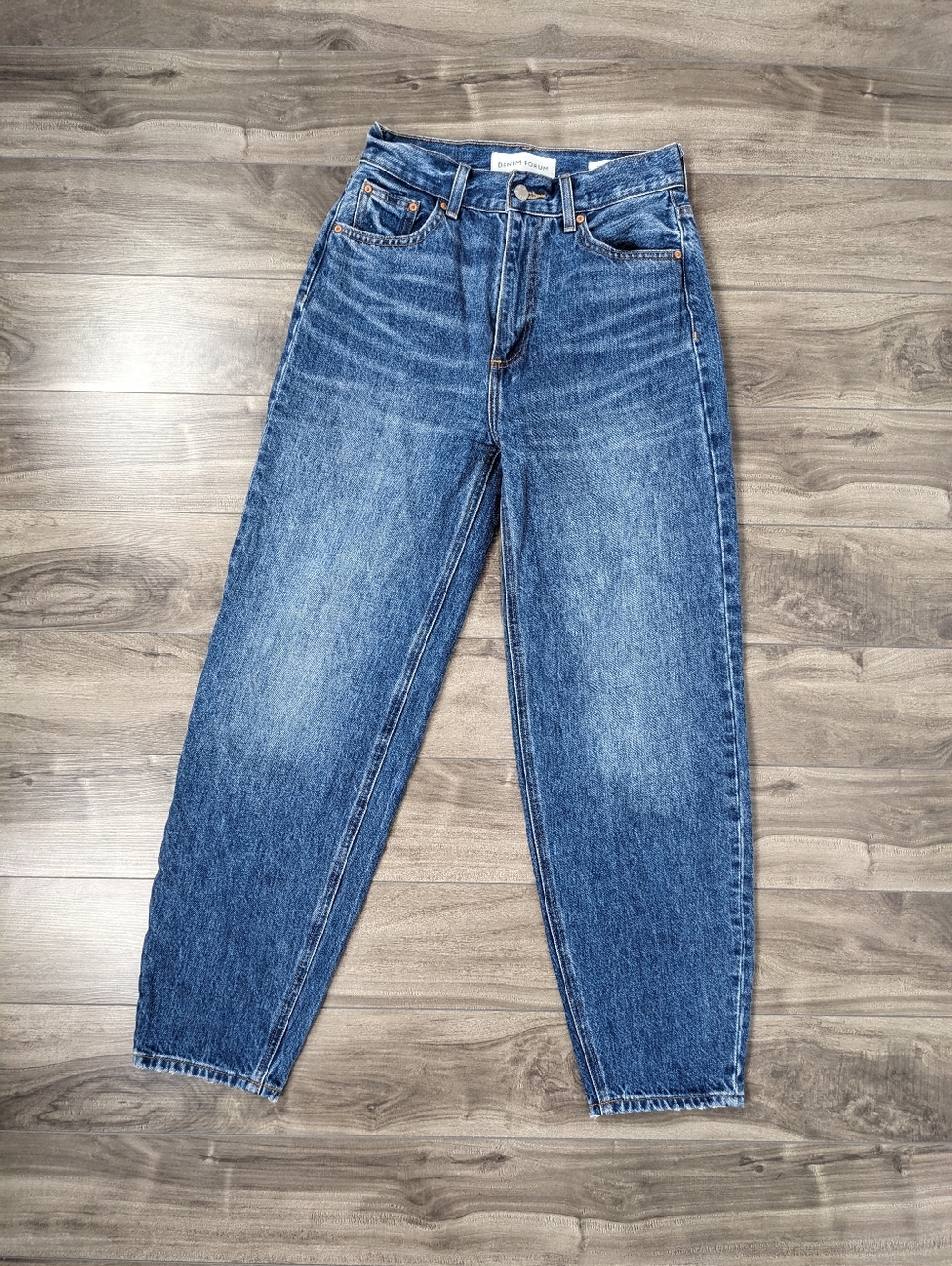 Denim Forum The Gia High Rise Carrot in Dark Bleu n Stormy Size 25 28L